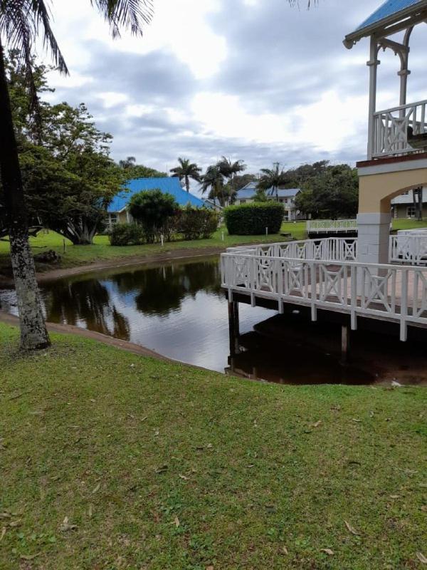 19 Montego Bay Caribbean Estate Apartman Port Edward Kültér fotó